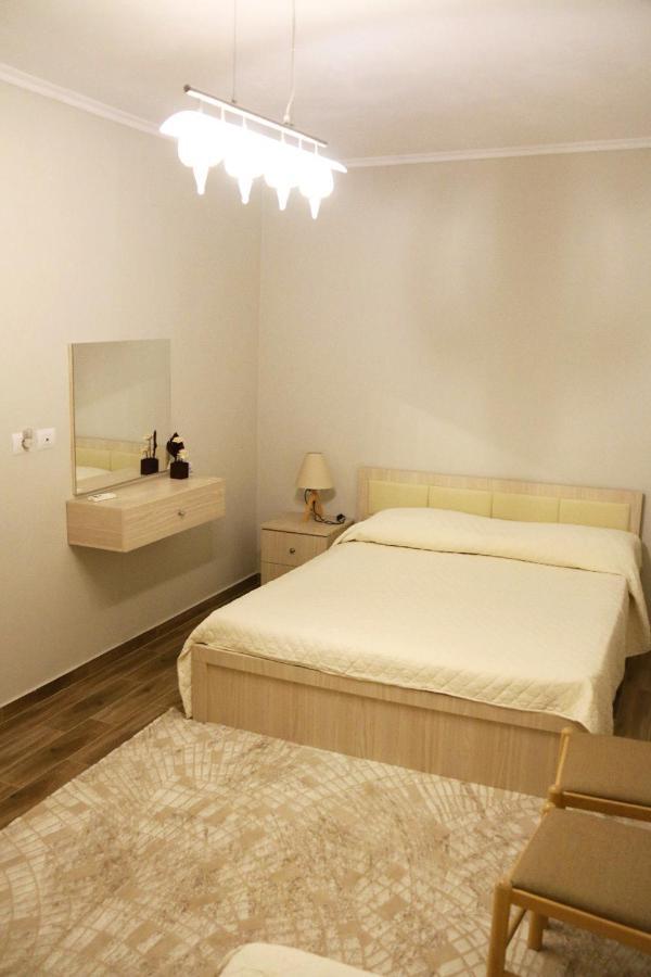 New Bazaar Arben'S Apartment Tirana Exteriör bild